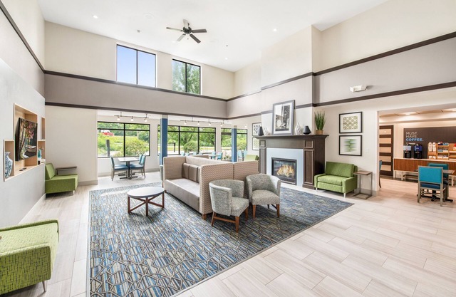 Holiday Inn Express & Suites Delafield by IHG