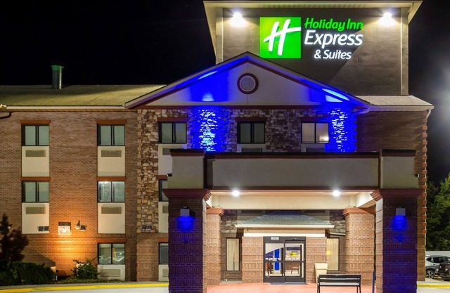 Holiday Inn Express & Suites Olathe South by IHG