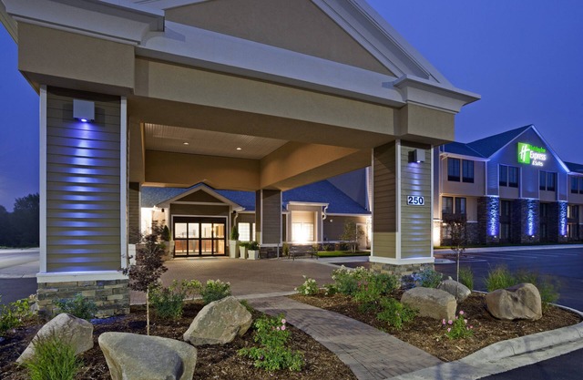Holiday Inn Express & Suites Willmar by IHG