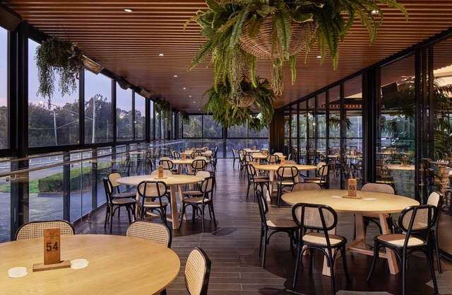 Holiday Inn Warwick Farm by IHG