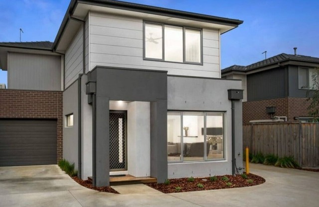 Holiday on Dromana by Ready Set Stay- 150m from the beach