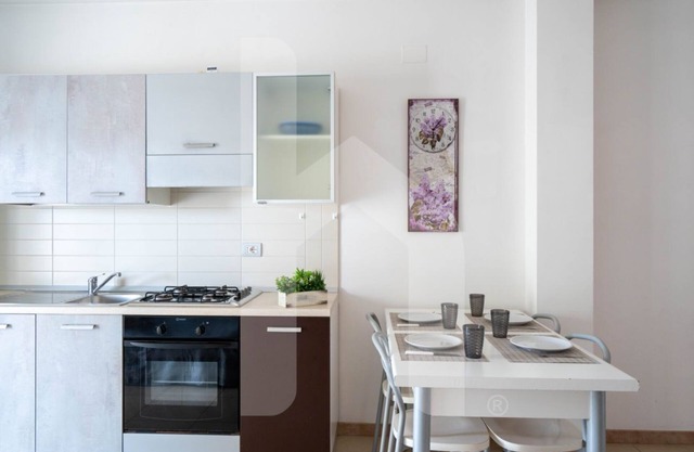 Holiday Rendez Vous 30 - Second floor apartment with side sea view