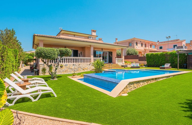 Holiday Villa "Joan Deia Escultor" with Mountain Views, Pool and Wi-Fi