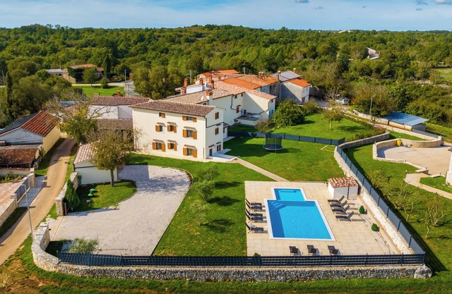 Holiday villa with a private swimming pool, with 6 bedrooms and 7 bathrooms