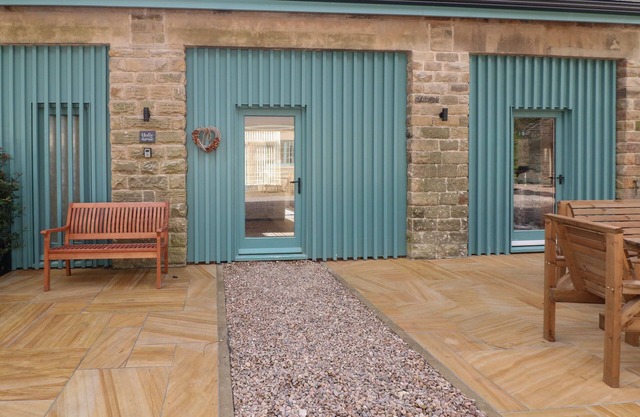 HOLLY COTTAGE, pet friendly in Bolsterstone/Ewden Village