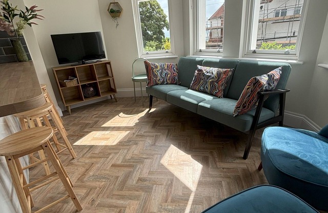 Hollywell Stays, Sea View is situated in Meads Village close to the South Downs