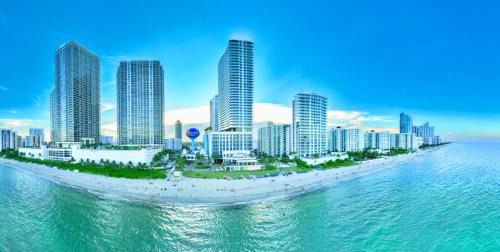 Hollywood Beach Ocean View Condo, Direct Beach Access, Pool & Resort Amenities