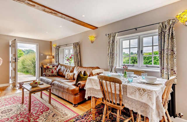 Holton Cottages - Two Bedroom House, Sleeps 4
