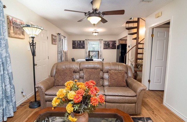 Home Away from Home(Sleeps 6) No city Tax