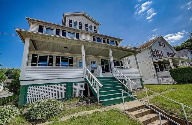 Home Away From Home - with pools, parks, hiking, fishing, and lakes nearby!
