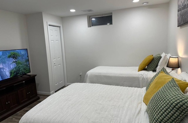 Home away from home with WiFi and AC in delightful Parkville