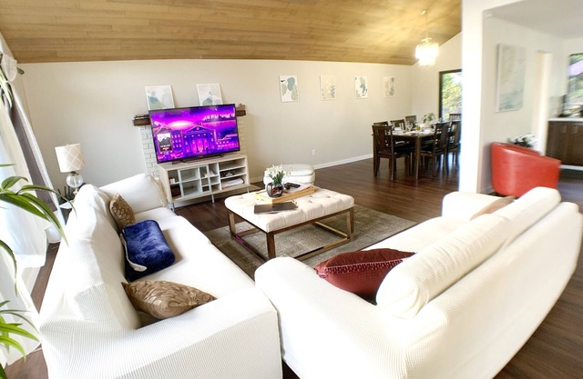 🍿🎦 Home Cinema, Sandy Beaches, Hiking Trails, Parks