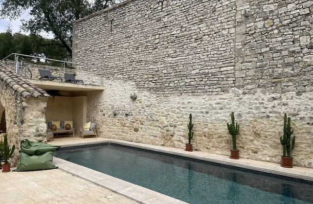 Homerez - Spacious Villa near Arpaillargues