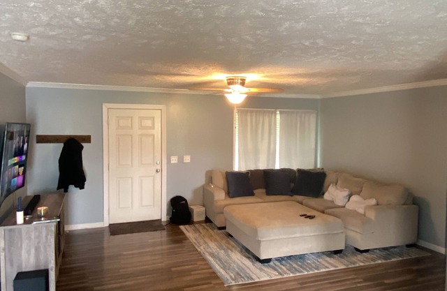Home From Home Get Away- 3 Bed 2 Bath- 1 Acre of Land