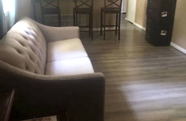 Home in Braselton! Minutes from Mall of Georgia! Outdoor space for entertaining!
