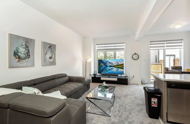 Home in Heart of Niagara Falls