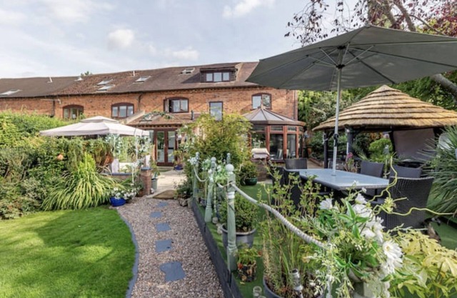 Home in The Vale of Evesham with Hot Tub
