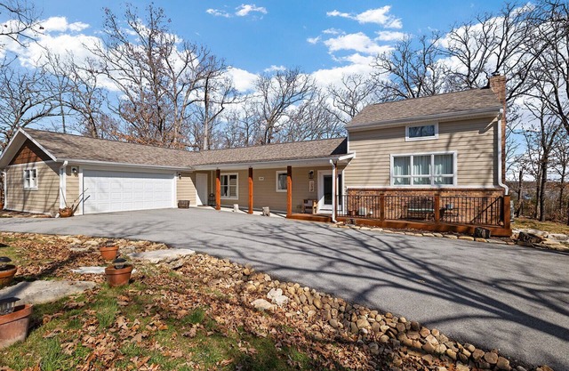 Home-Lakefront-Branson West. New-Clean-Excellent value.