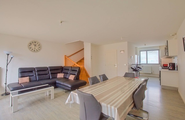 Home new T4 300m from the beach with garage and private garden.