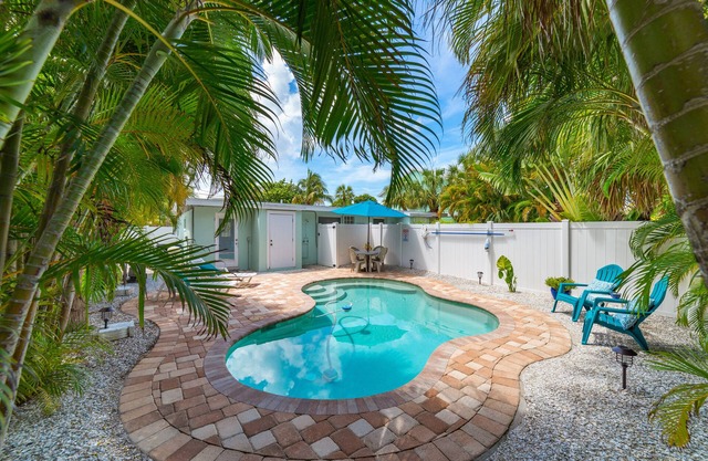 Home with Private Backyard and Heated Pool - Gulf Breeze Villa B
