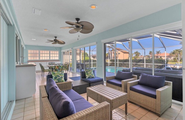 🥇 Home with Private Pool and dock (CH1136)