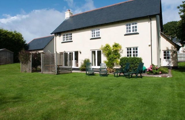 HOMEFIELD HOUSE, family friendly, with a garden in Thurlestone