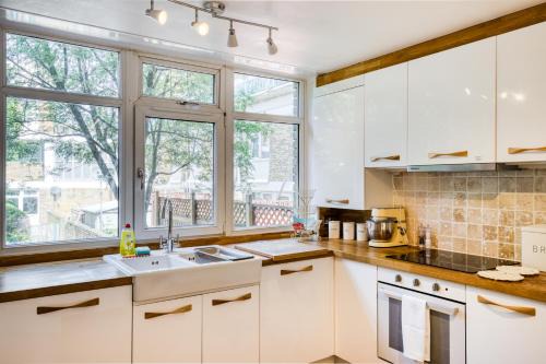 Homely 4 Bedroom House in Brixton
