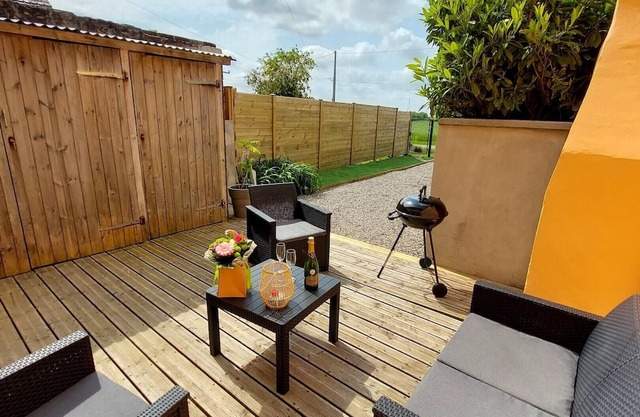 Homerez - Amazing house for 6 ppl. with garden and terrace at Cappelle-Brouck