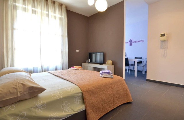 Homerez - Beautiful appartement for 2 ppl. with balcony at Vercelli