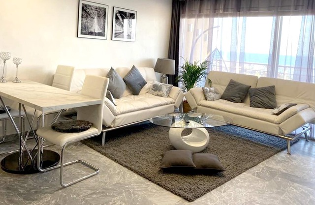 Homerez - Beautiful appartement for 6 ppl. with sea view and balcony at Cannes
