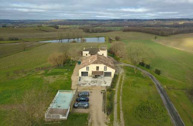 Homerez - Big villa for 14 ppl. with swimming-pool at Montpezat-de-Quercy