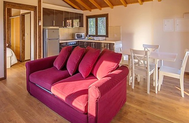 Homerez - Chalet for 2 ppl. with shared pool at Branca, Albergaria-a-Velha