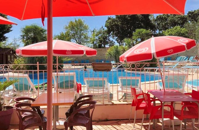 Homerez - Charming Bungalow with Pool in La Baule, 40 m²