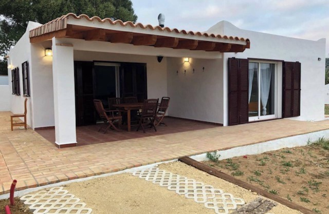 Homerez - Charming House with Pool in Montecote