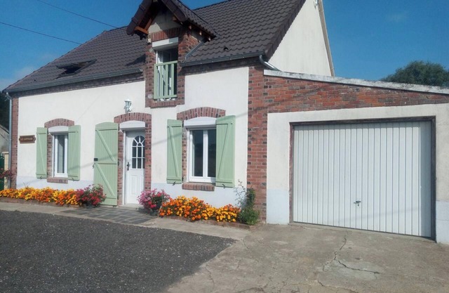 Homerez - Charming House in Bléneau with Garden and Modern Amenities