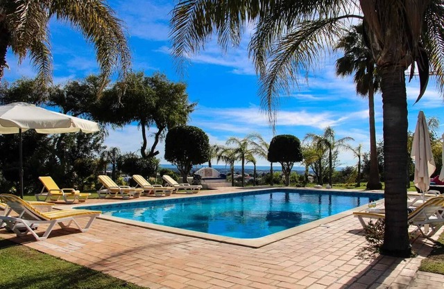 Homerez - Elegant Villa in Loulé with Private Pool