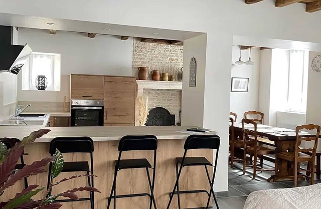 Homerez - Friendly House in Les Riceys with Private Courtyard