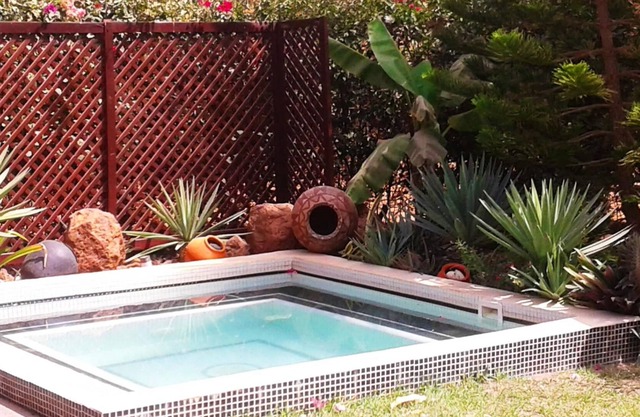 Homerez - House for 6 ppl. with shared pool, jacuzzi and garden at Nianing