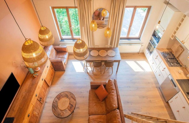 Homerez - "House in Modave, terrace"