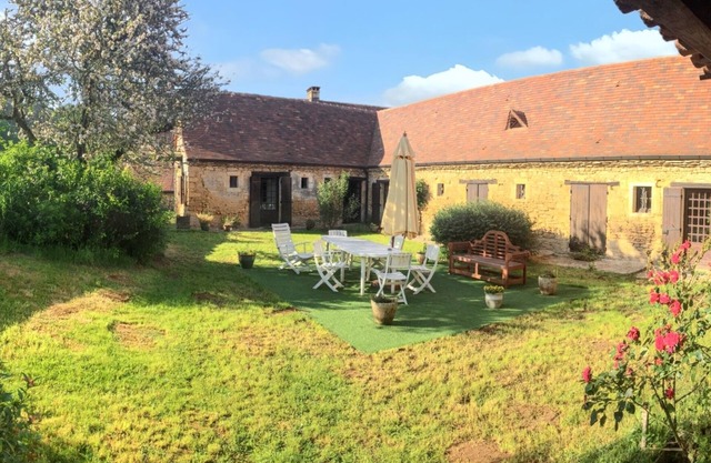 Homerez - House Marquay with pool