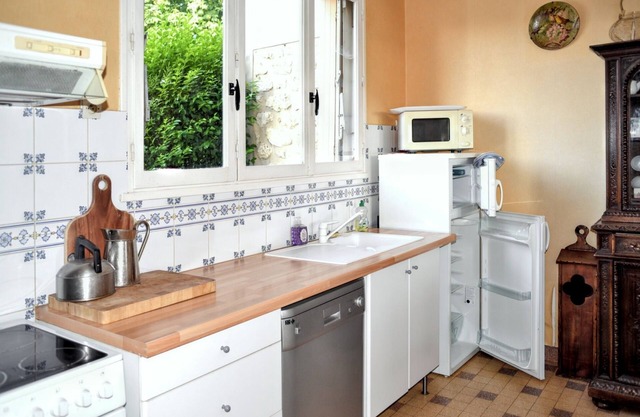 Homerez - House with garden in Itteville and garden views