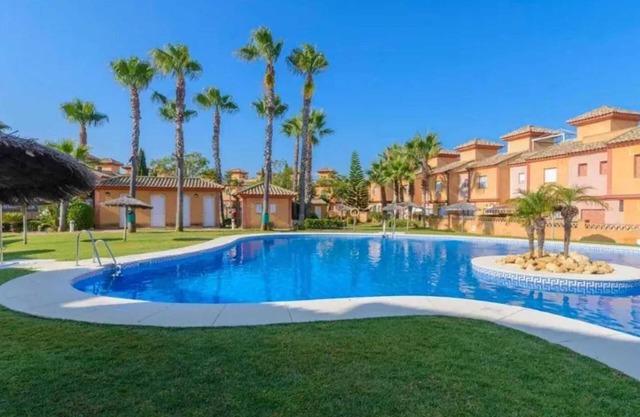 Homerez - Inviting house in Lepe with shared pool.