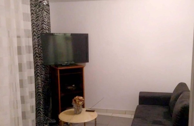 Homerez - Nice house for 2 ppl. with terrace at Montgeron