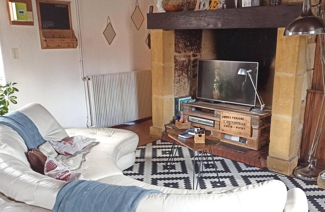 Homerez - Nice house for 8 ppl. with terrace at Tursac