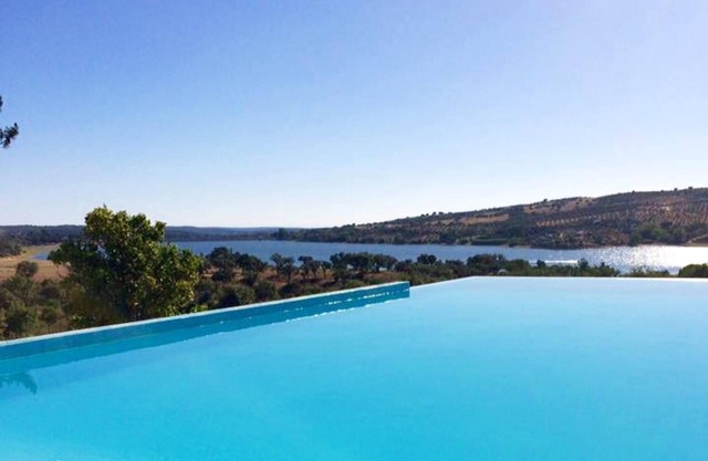 Homerez - Nice property for 2 ppl. with shared pool at Montargil