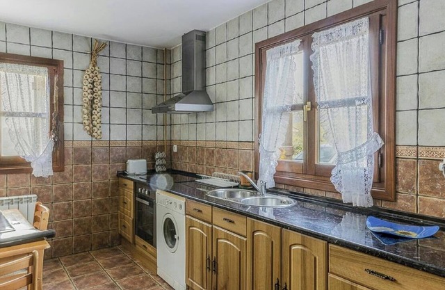 Homerez - Spacious House with Garden, Munain