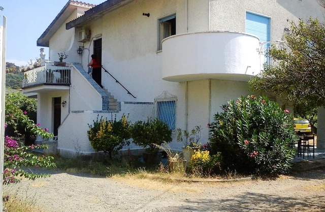 Homerez - Spacious appartement for 6 ppl. with garden at Tortora Marina