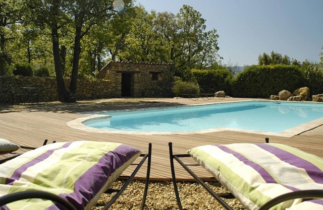 Homerez - Spacious villa for 8 ppl. with swimming-pool and terrace at Caseneuve