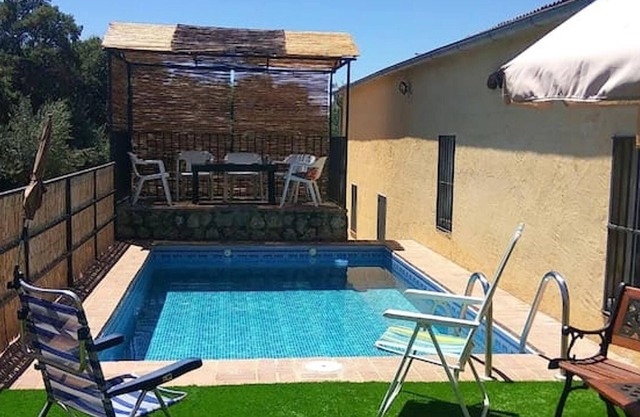 Homerez - Spacious villa for 8 ppl. with swimming-pool and garden at Cáceres