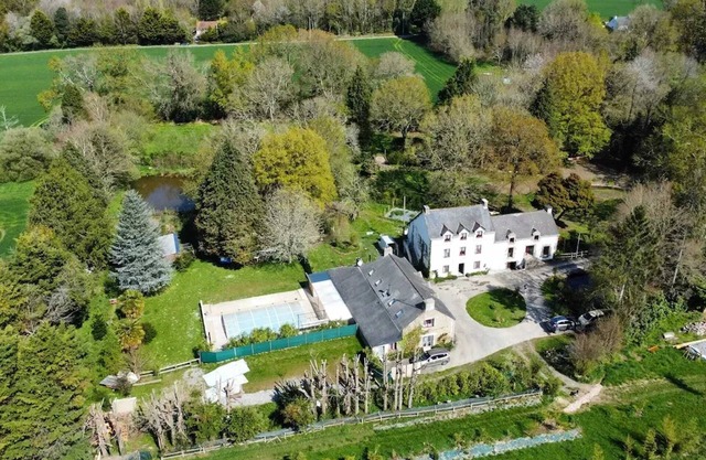 Homerez - Spacious Villa with Private Pool in Béganne